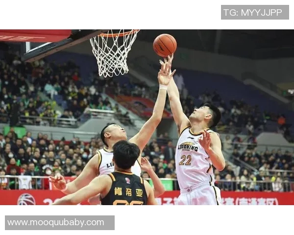 新疆广汇与广东宏远激战正酣谁能在CBA赛场上笑到最后