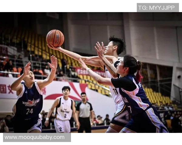 CBA精彩回放上海队对阵北京队的激烈比赛视频分享